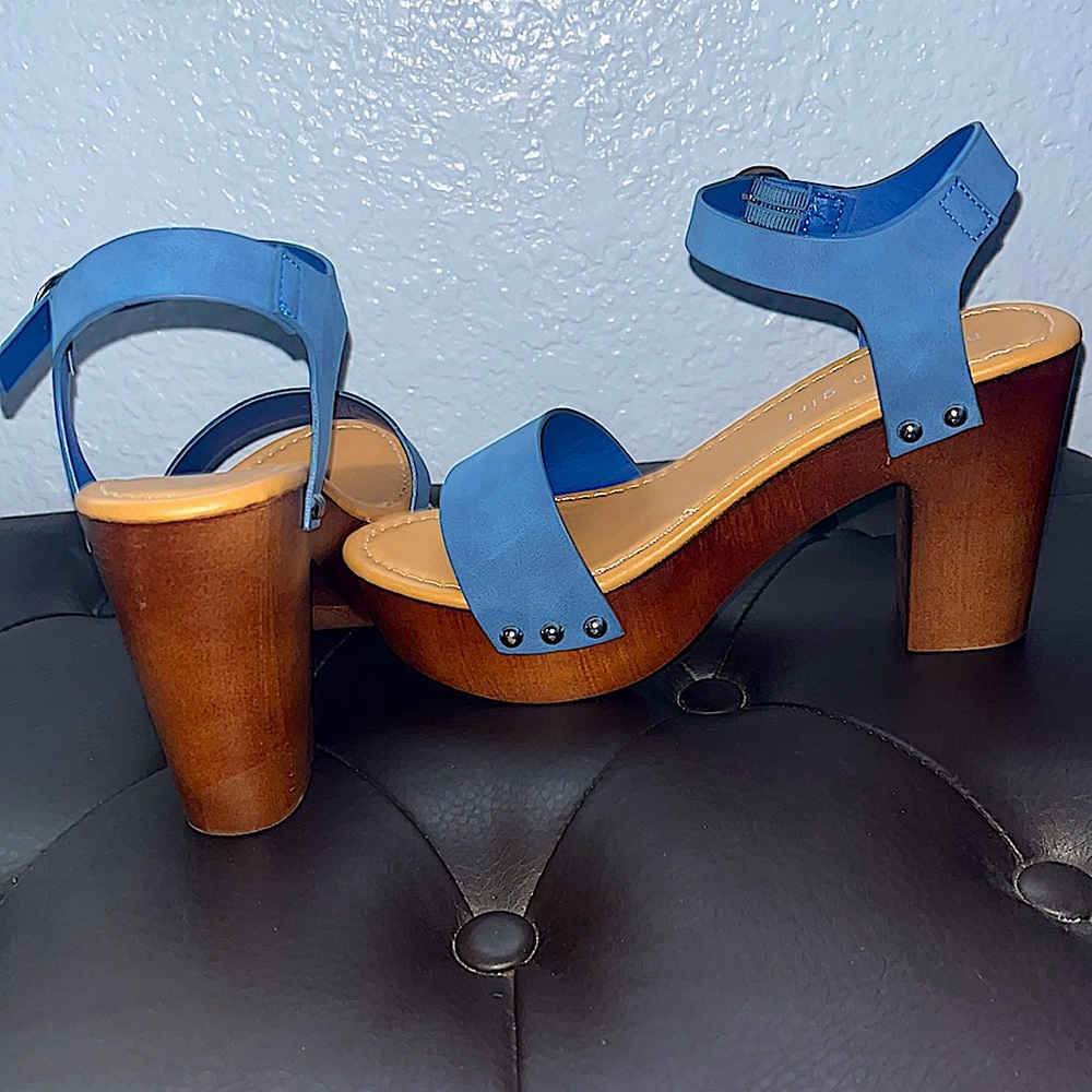 Madden Girl Blue Platform Heels in Size 5.5